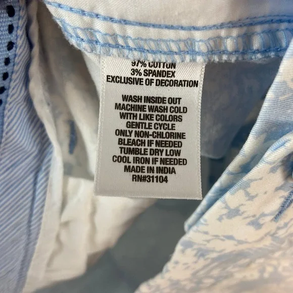 Crown & Ivy Caroline Floral Print Shorts Womens Sz 14 Blue White Casual Preppy - Picture 4 of 5